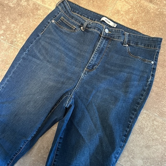 JustFab Size 18 Skinny Jeans - Picture 2 of 8